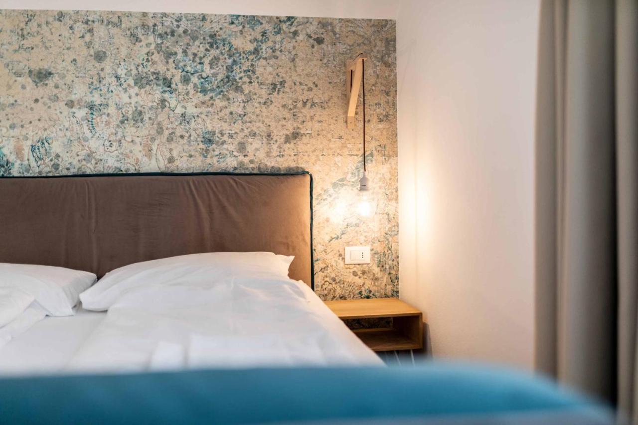Stay Cooper L Guesthouse Zum Loewen Мерано Екстер'єр фото