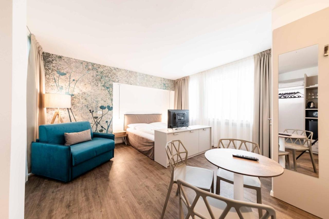 Stay Cooper L Guesthouse Zum Loewen Мерано Екстер'єр фото