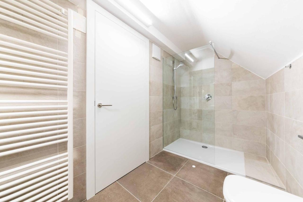 Stay Cooper L Guesthouse Zum Loewen Мерано Екстер'єр фото