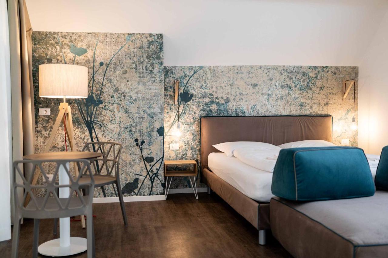 Stay Cooper L Guesthouse Zum Loewen Мерано Екстер'єр фото