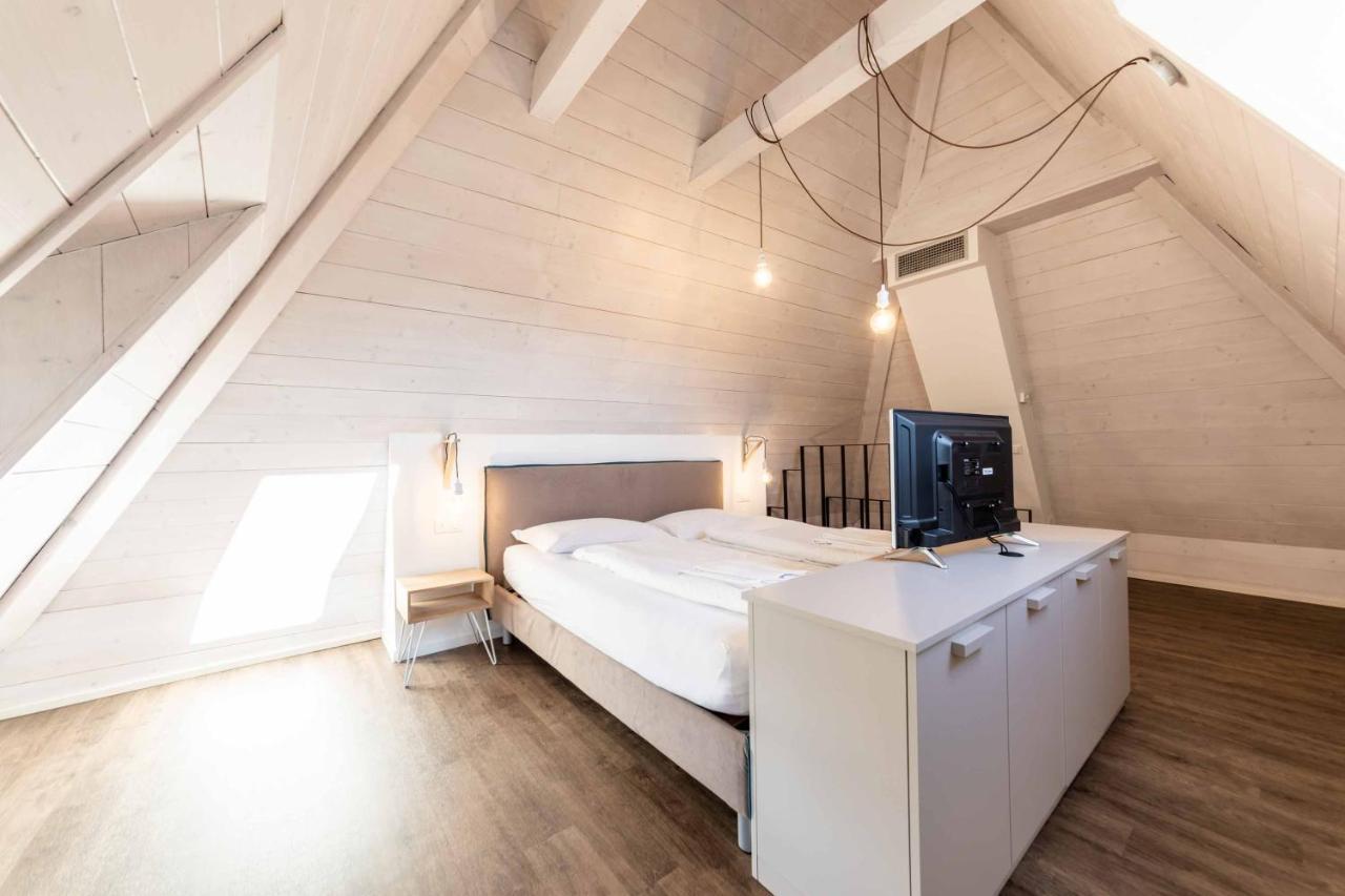 Stay Cooper L Guesthouse Zum Loewen Мерано Екстер'єр фото