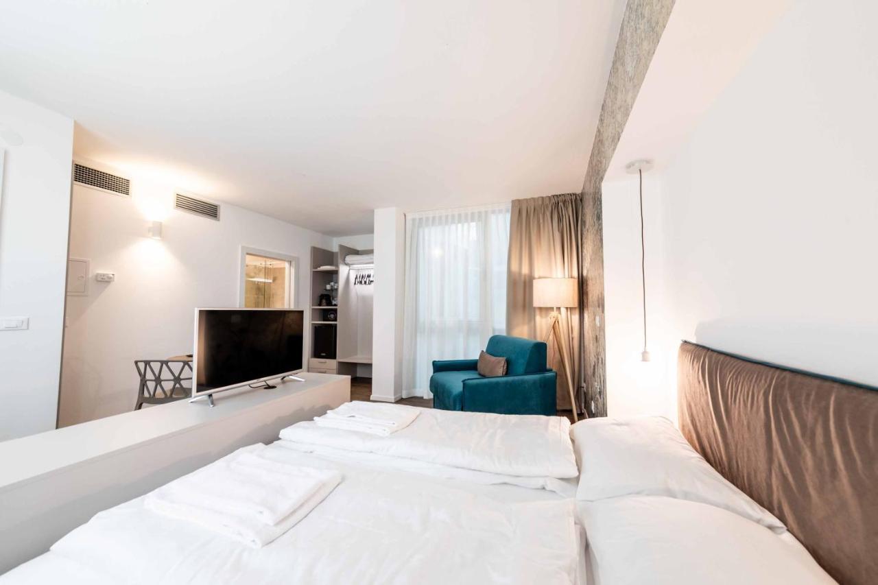 Stay Cooper L Guesthouse Zum Loewen Мерано Екстер'єр фото