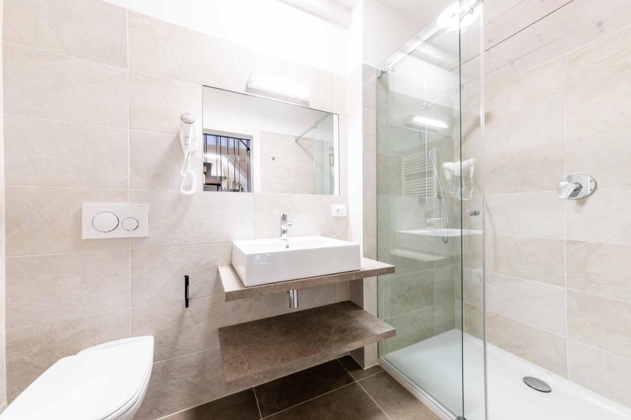Stay Cooper L Guesthouse Zum Loewen Мерано Екстер'єр фото