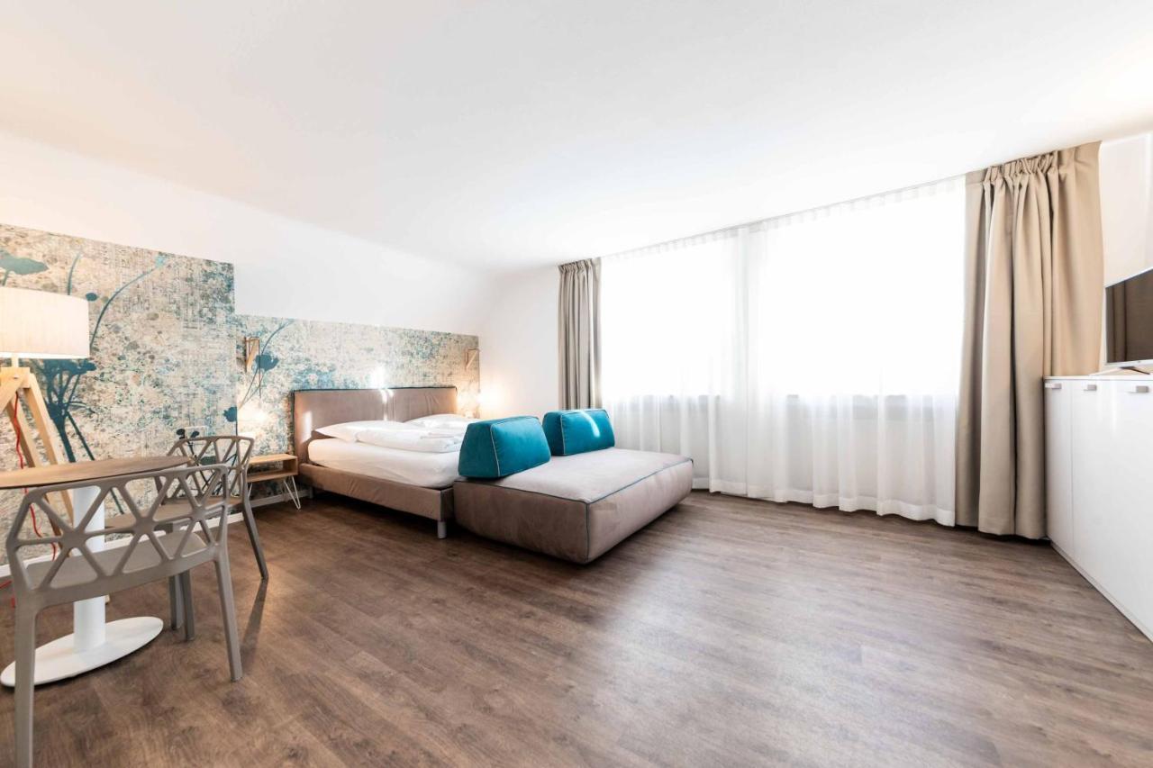 Stay Cooper L Guesthouse Zum Loewen Мерано Екстер'єр фото