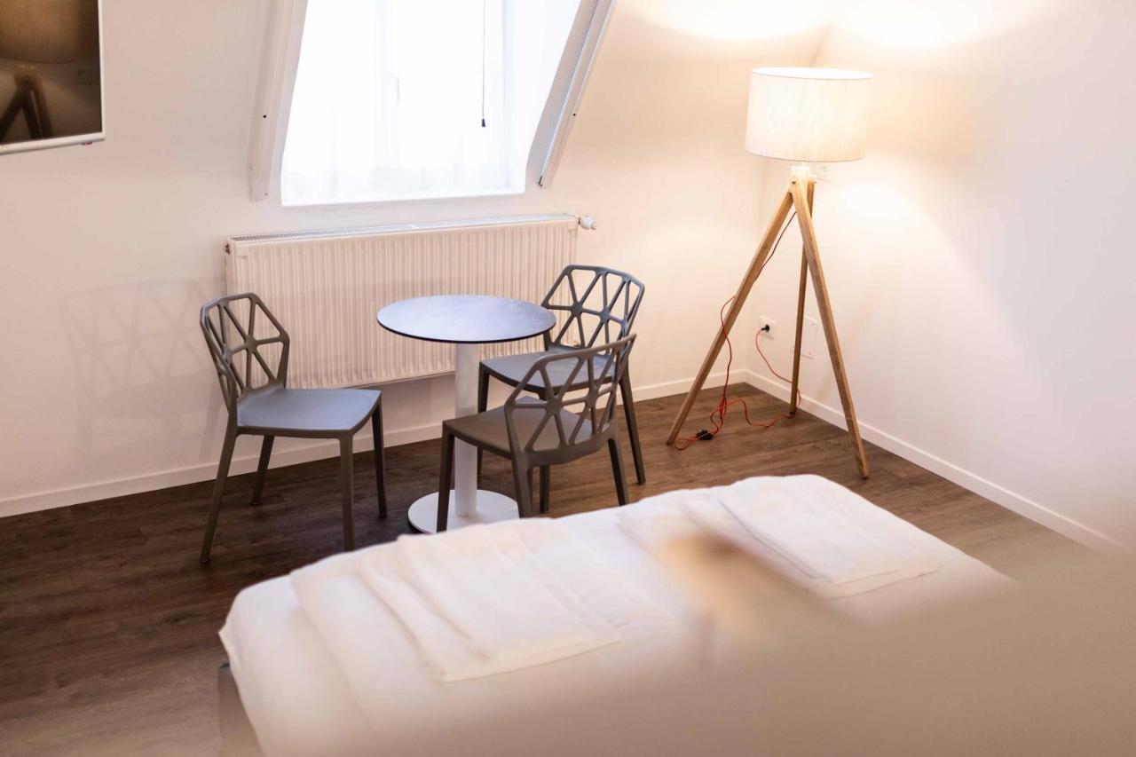 Stay Cooper L Guesthouse Zum Loewen Мерано Екстер'єр фото