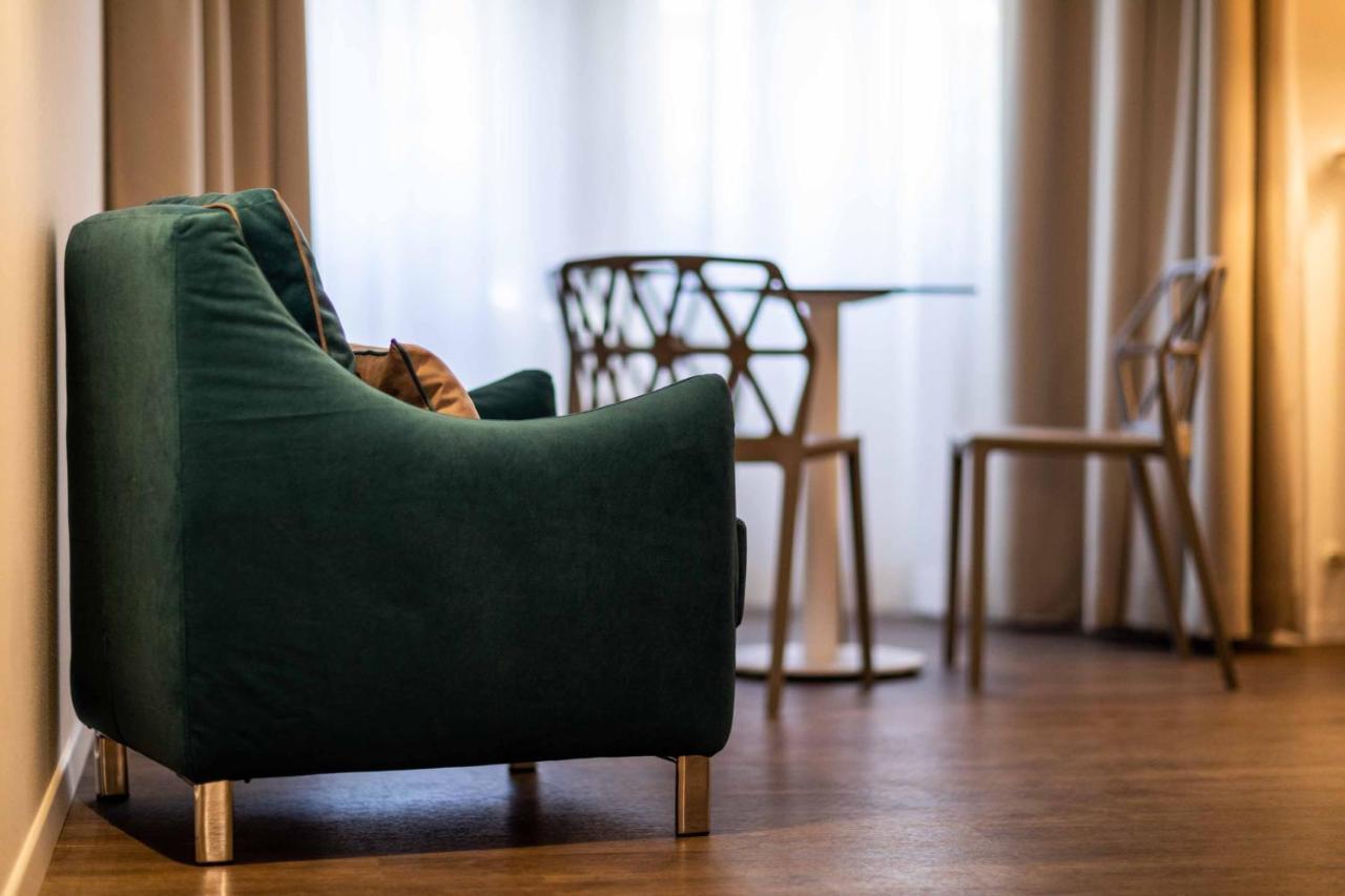 Stay Cooper L Guesthouse Zum Loewen Мерано Екстер'єр фото