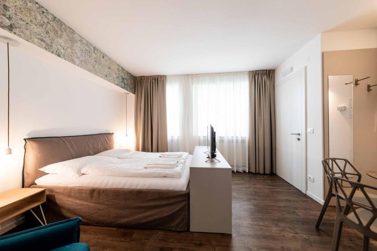 Stay Cooper L Guesthouse Zum Loewen Мерано Екстер'єр фото