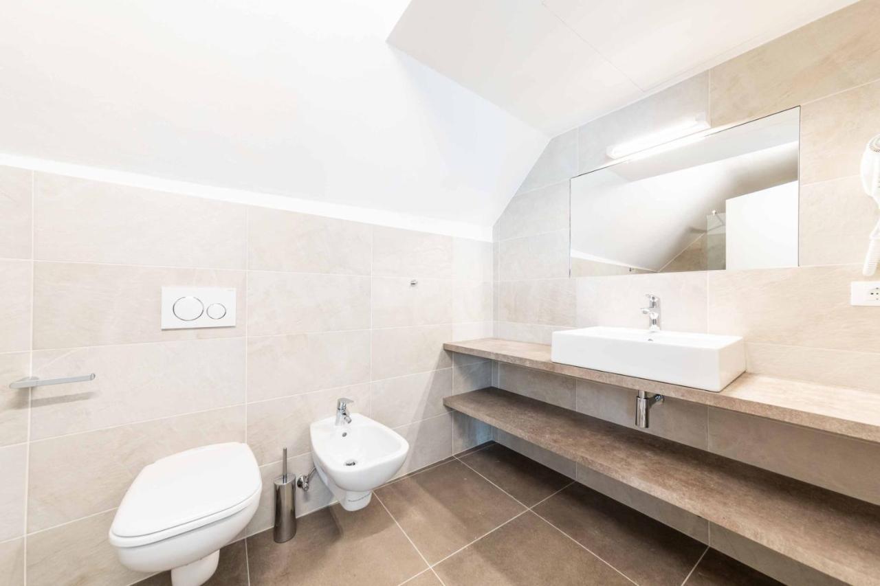 Stay Cooper L Guesthouse Zum Loewen Мерано Екстер'єр фото