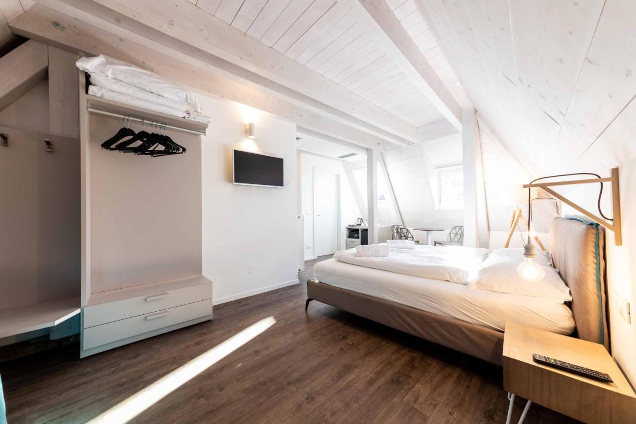 Stay Cooper L Guesthouse Zum Loewen Мерано Екстер'єр фото