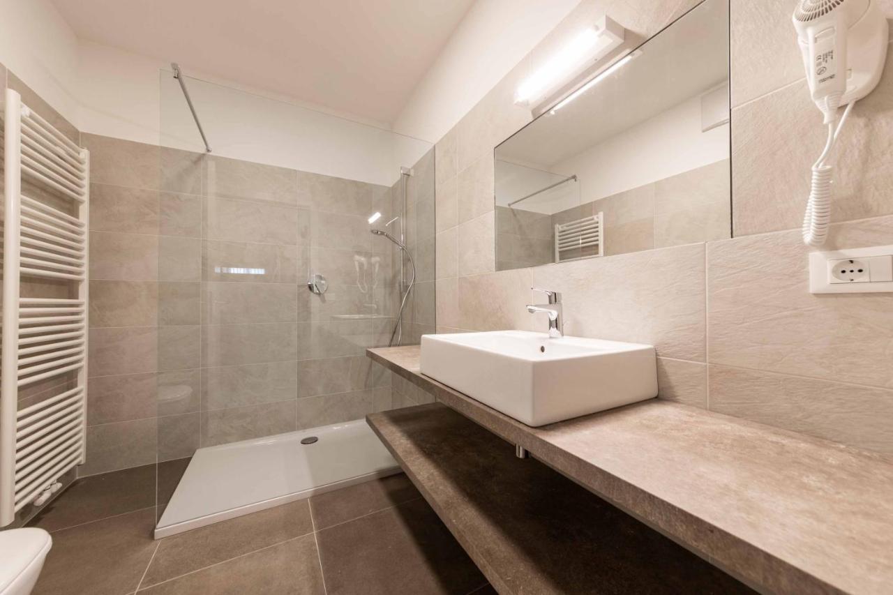 Stay Cooper L Guesthouse Zum Loewen Мерано Екстер'єр фото