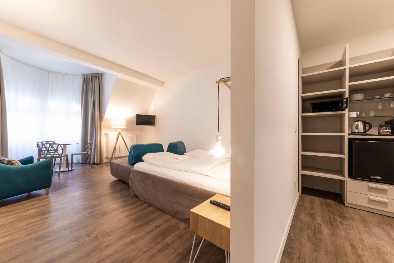 Stay Cooper L Guesthouse Zum Loewen Мерано Екстер'єр фото