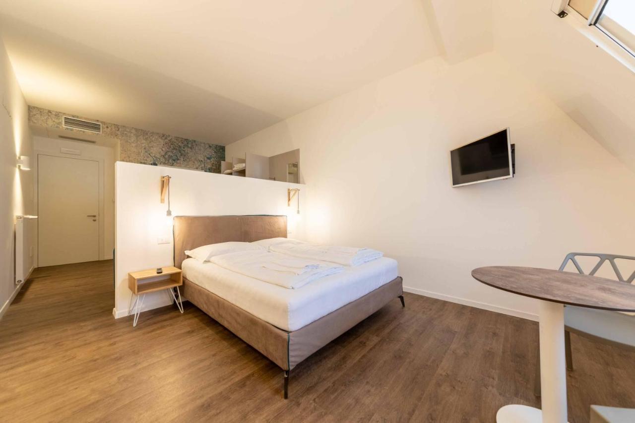 Stay Cooper L Guesthouse Zum Loewen Мерано Екстер'єр фото